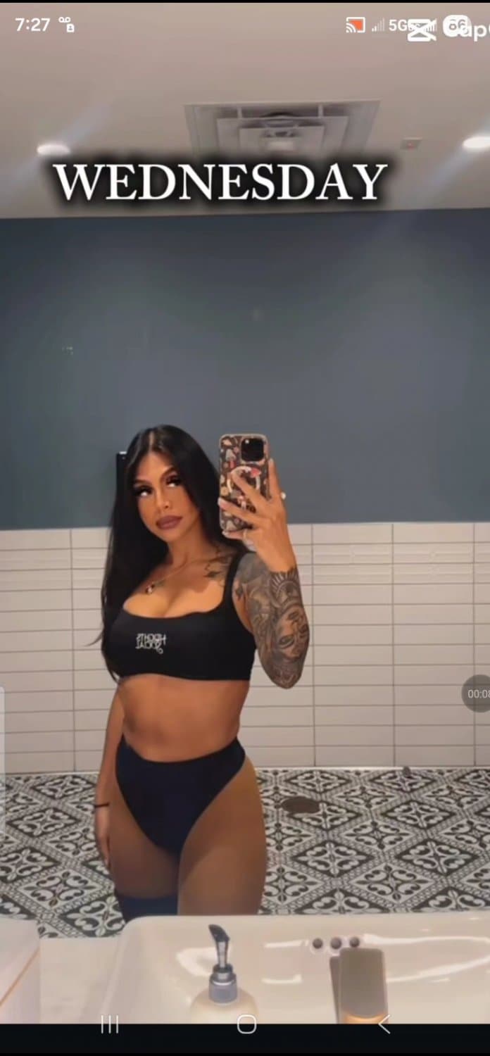 Sexy Latina MILF, Pregnant, Feet, Fit, Comments Welcomed.