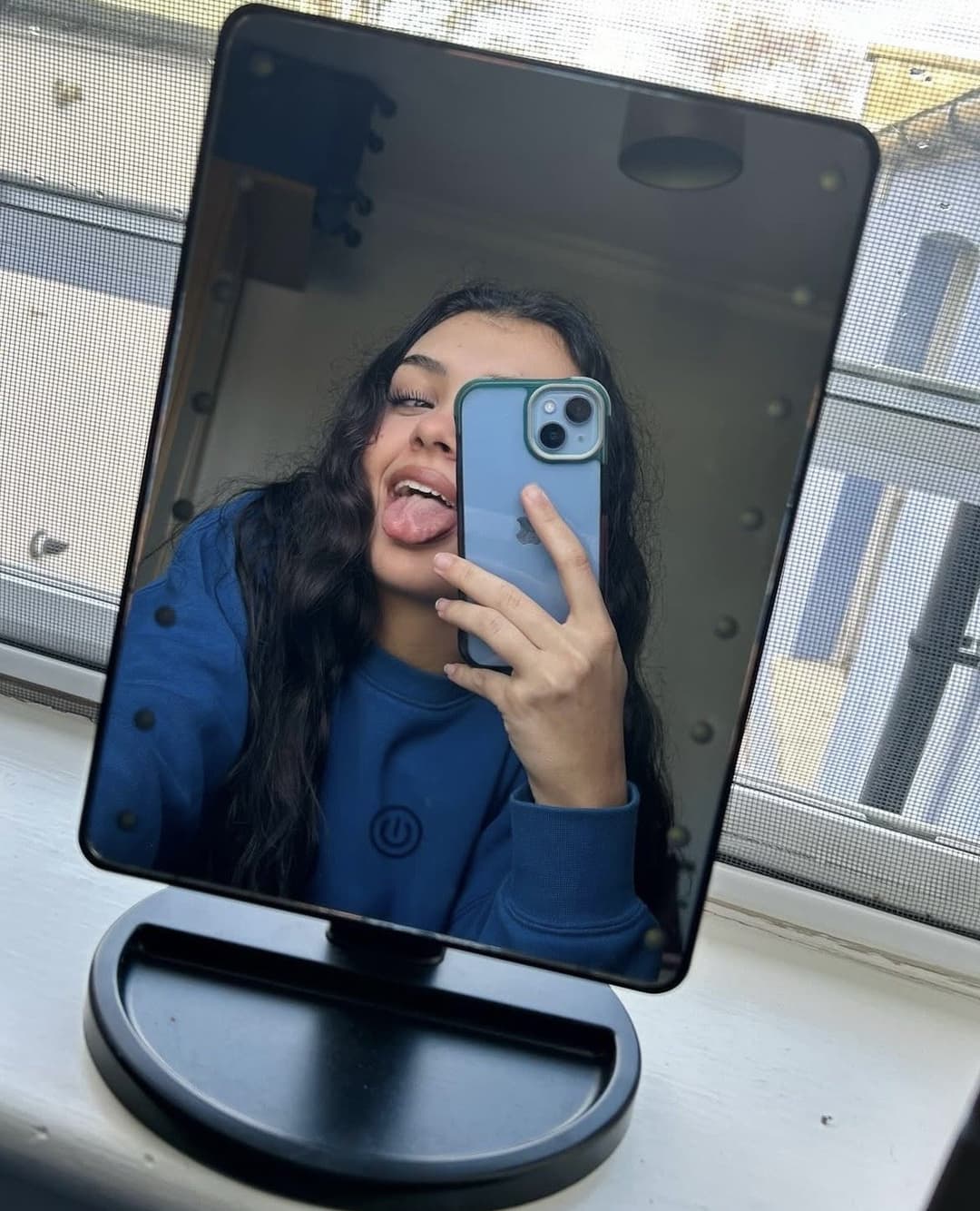 Ainara chinea, una puta ninfomana cuyo único talento es levantar pollas y ser una cerda