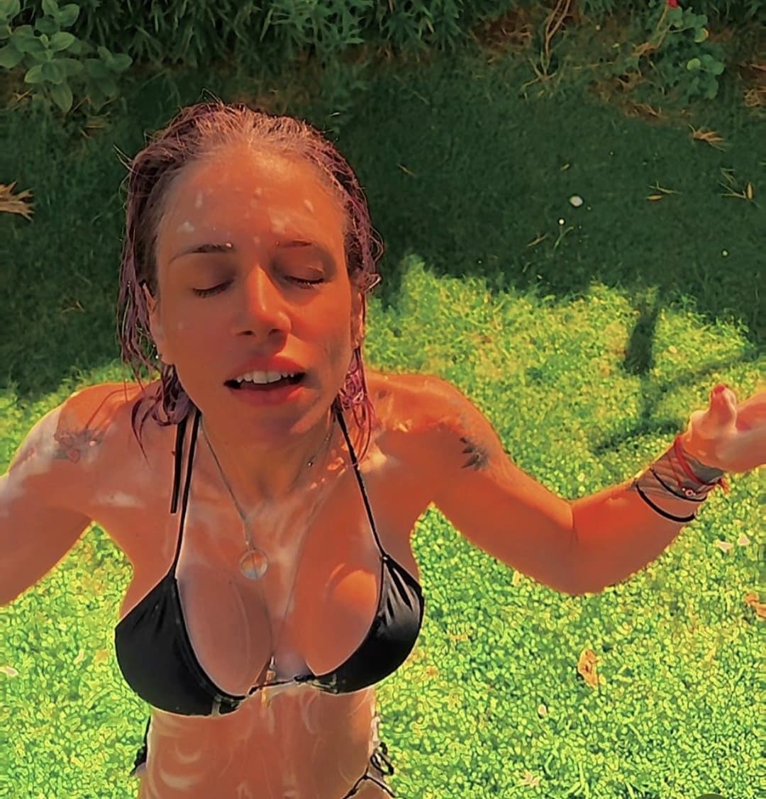 Moira Goldgod hermosa tela tarotista imágenes soft si alguien tiene más mejor igual tengo un par más