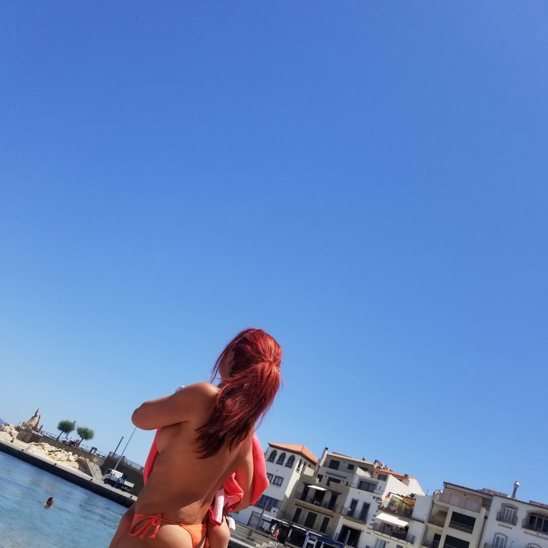 Madura en playa de España, tetona y con un culaso