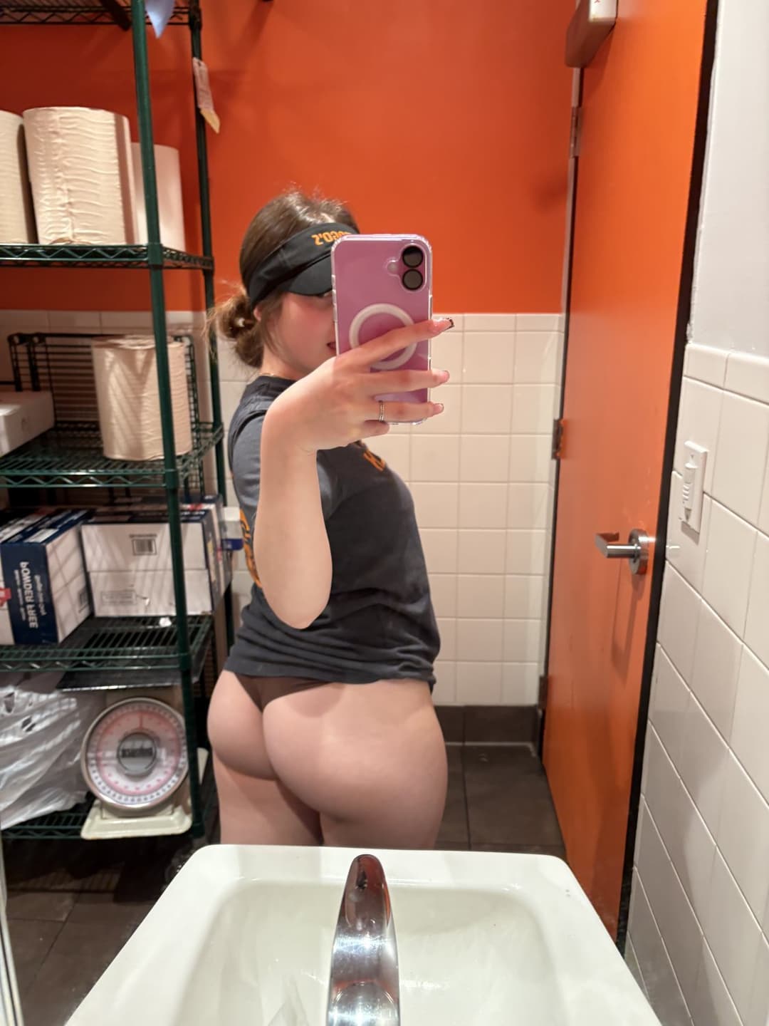 Yesenia sends pics for 5 dollar tip and sucks me up after work cuz of the 5 dollars