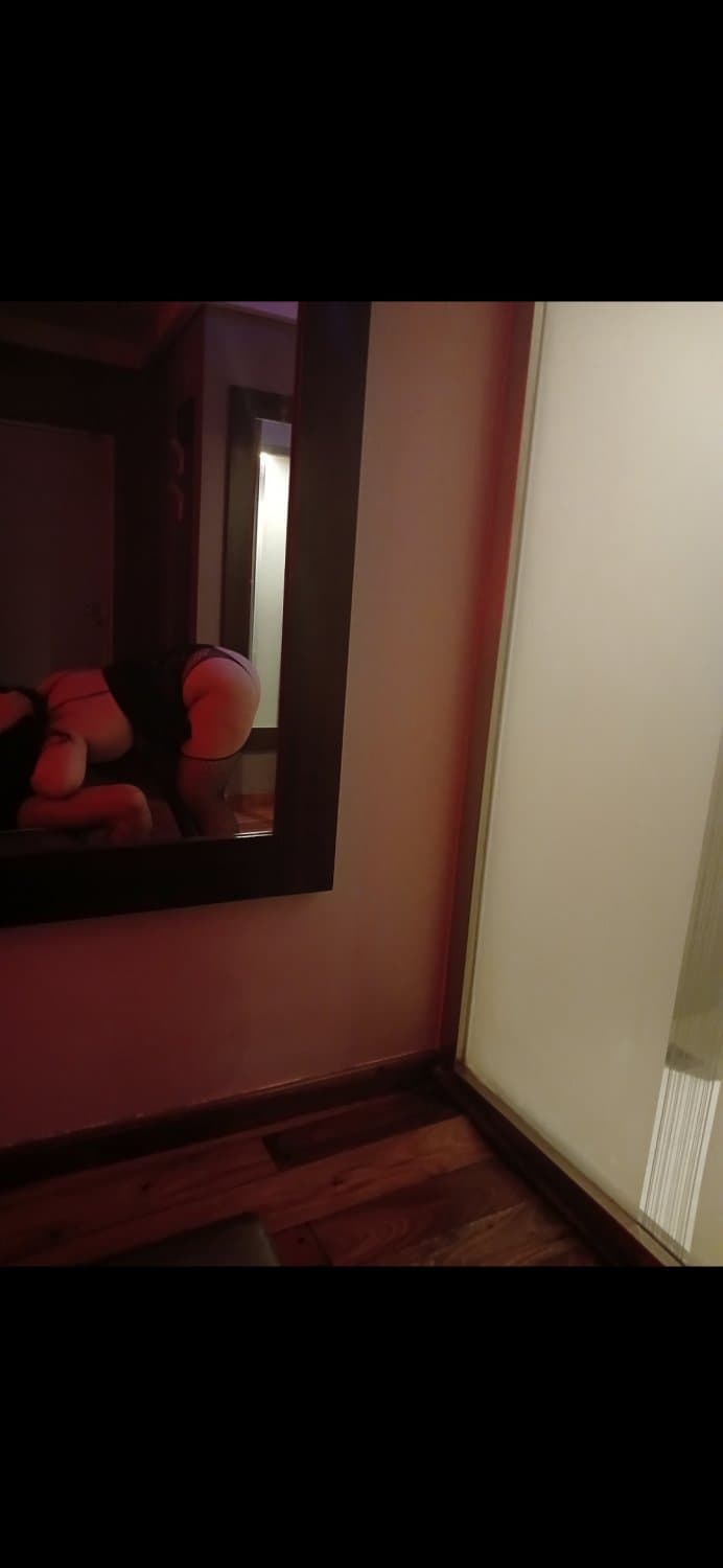 Click to view full size Pendeja bailando por aumento en el trabajo