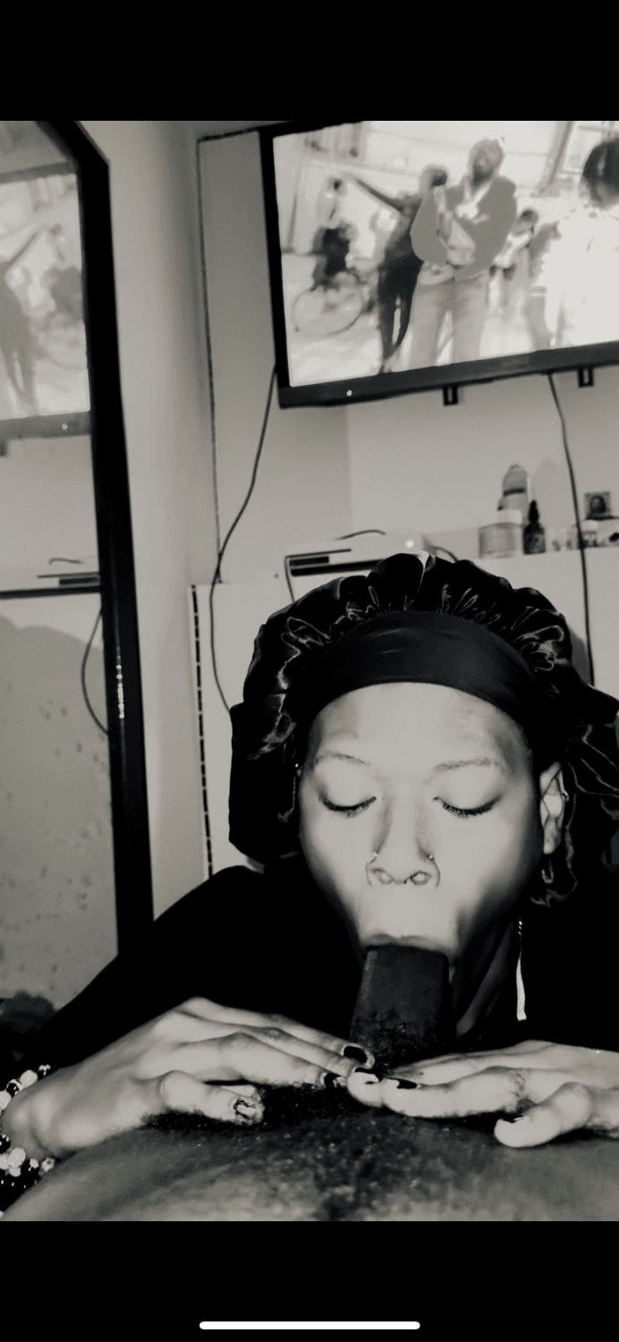 Fem boy wit big ass lips playing wit my cum shot on his lips