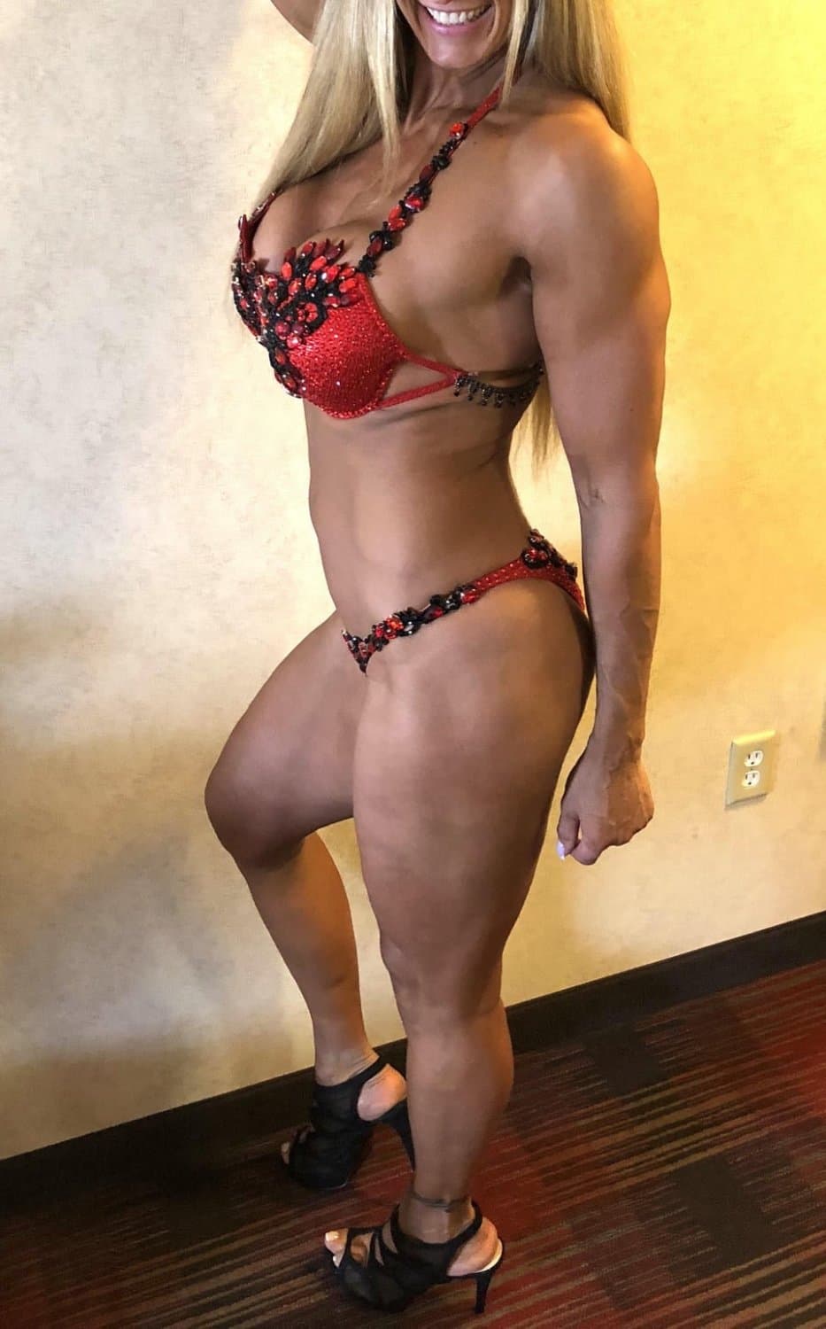 Milf with big meaty pussy ?