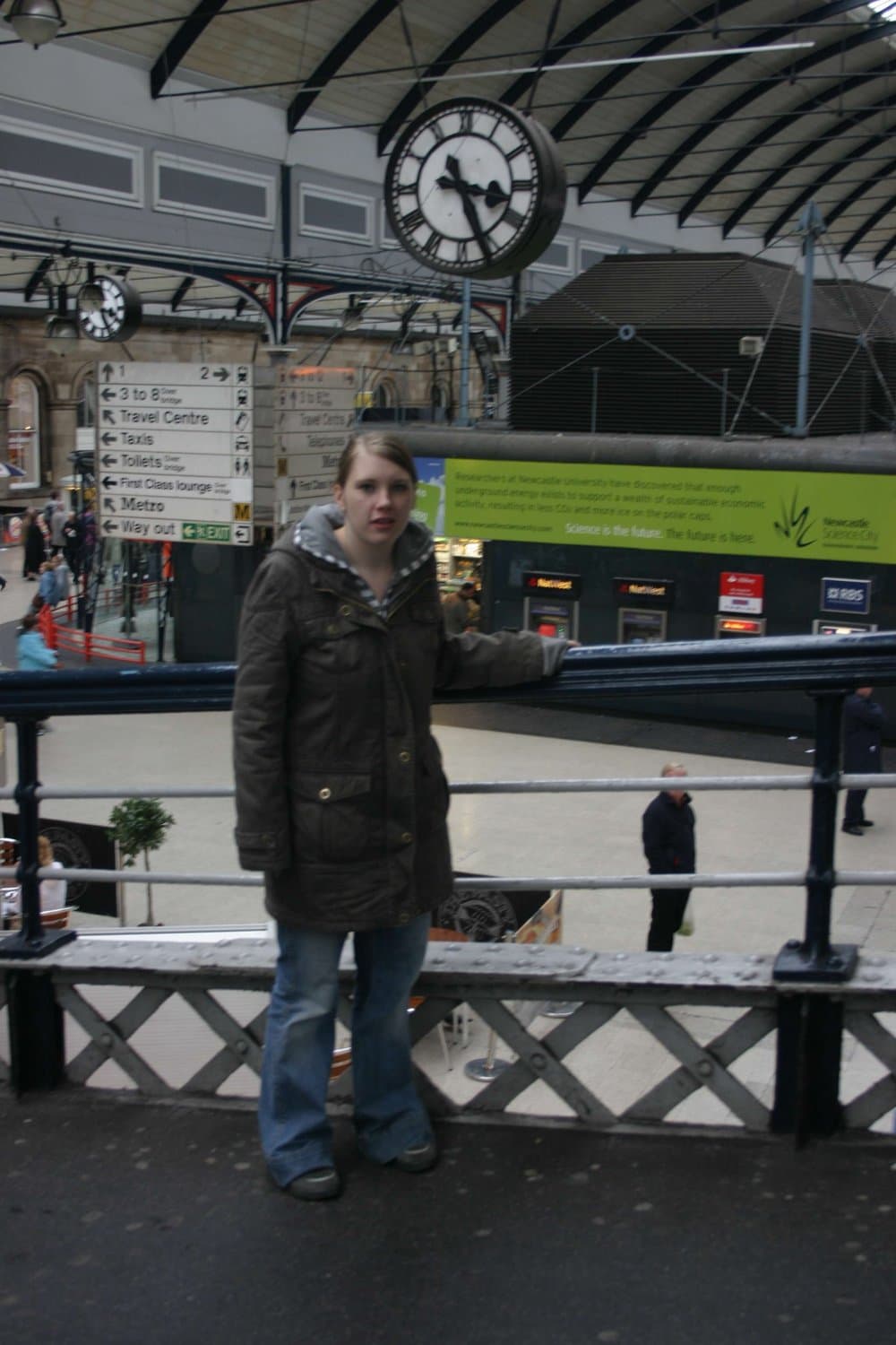 Amature in UK (001a): Baroness from Newcastle are naked outside