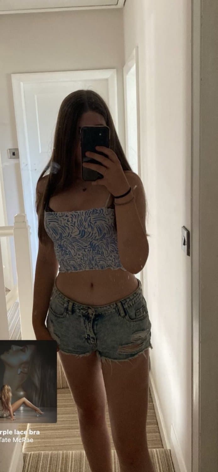 Would you rather fuck my teen cousin in her ass, pussy or throat?( dm me, I have no limits)