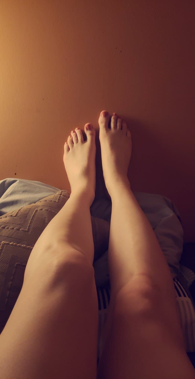 Sissy Austin Grimes Shows Off Feminized Feet!