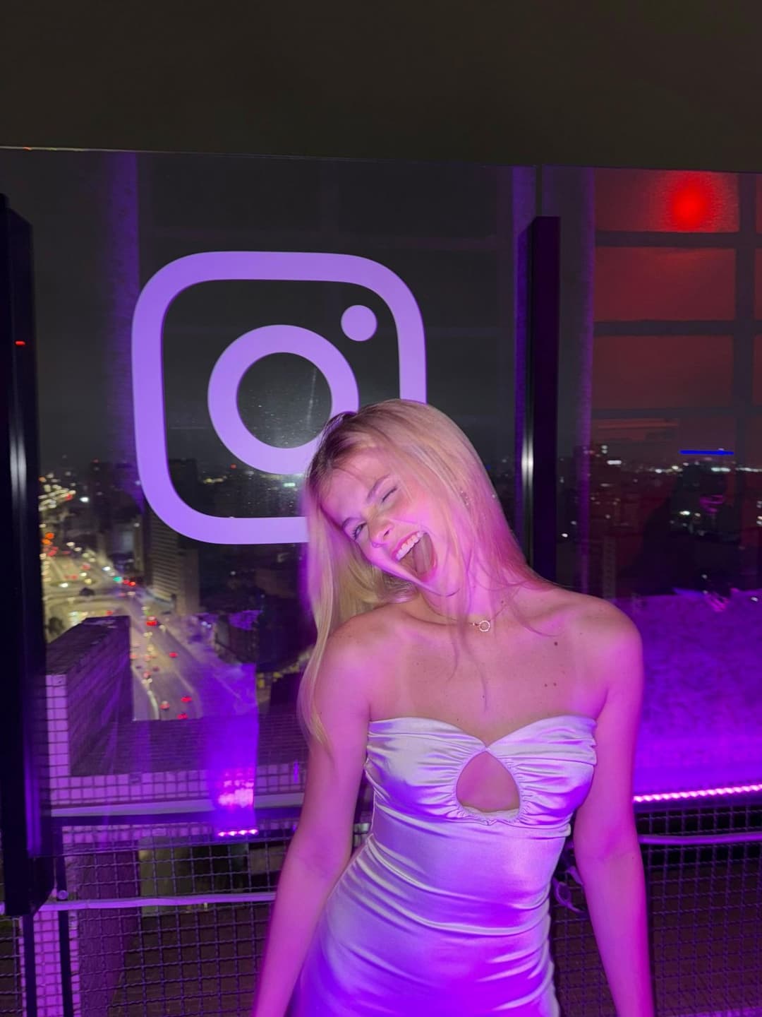 Arrasa Lana , fotos delicias...Lana Negrini a beleza loira , muito goostosa !!!