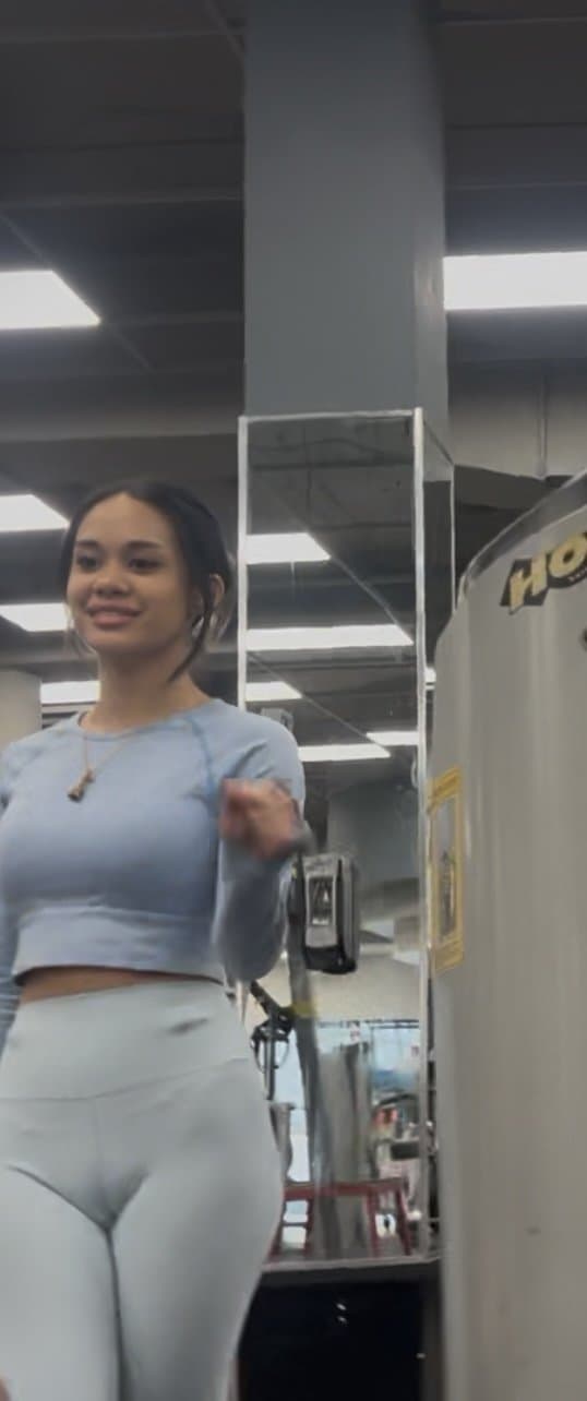 Thirsty gym babe showing off her g-string cameltoe. It was up her pussy ! Like & comment if u enjoy!