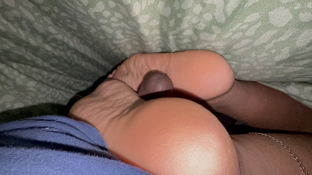 My wife giving me a mind blowing sideways solejob