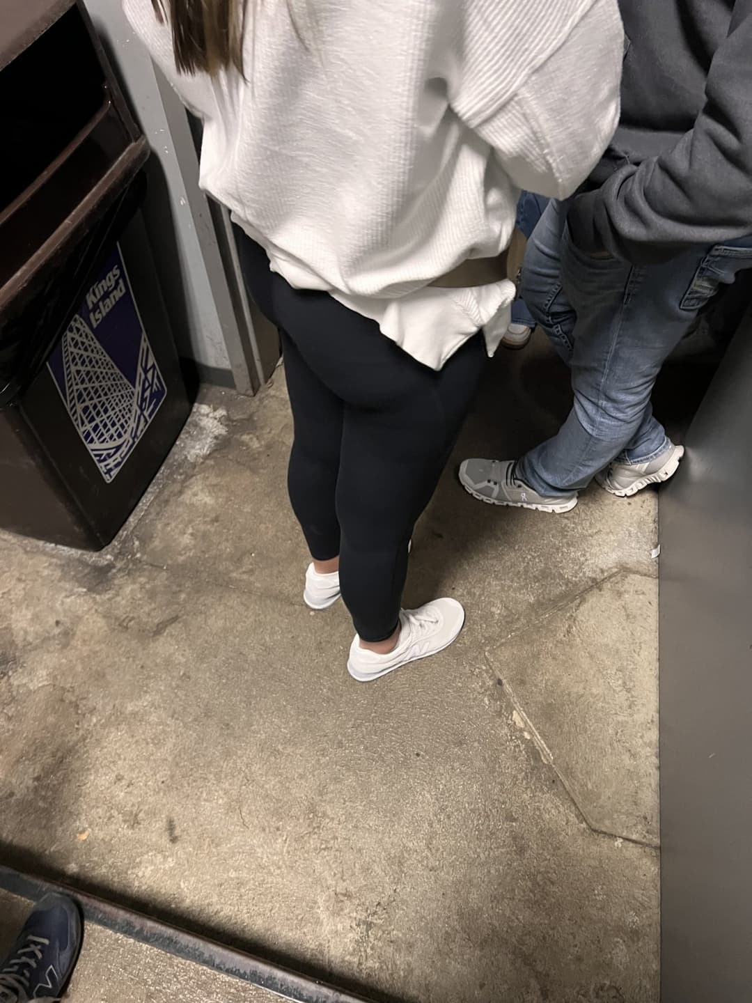 Sexy lil milf booty candid