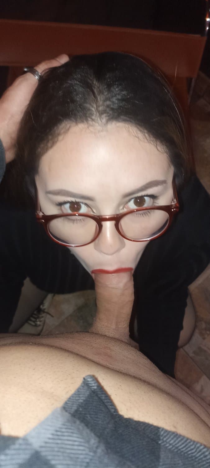 Le chupo toda la verga