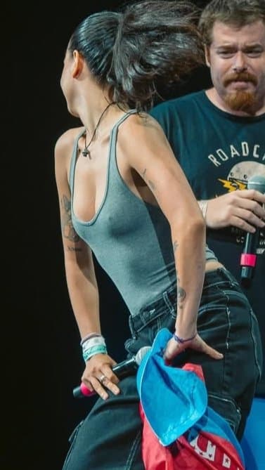 Solo a mi me calienta esta putita? es lula salomone, quiero ver que opinan ustedes y si morbosean.