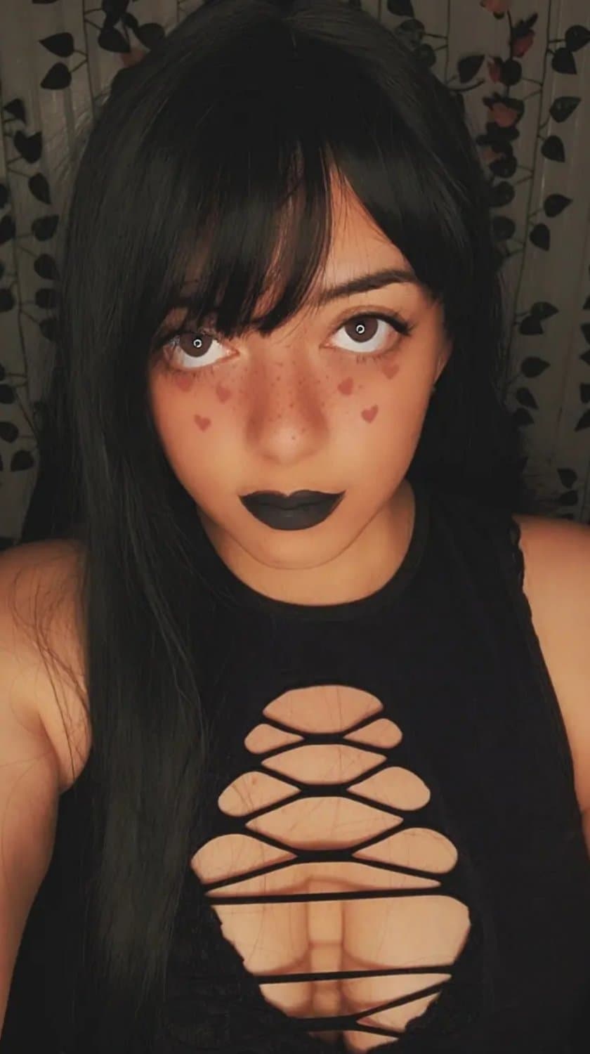 cute and fuckable webslut (Dm me for her snap, and write her some horny massages)