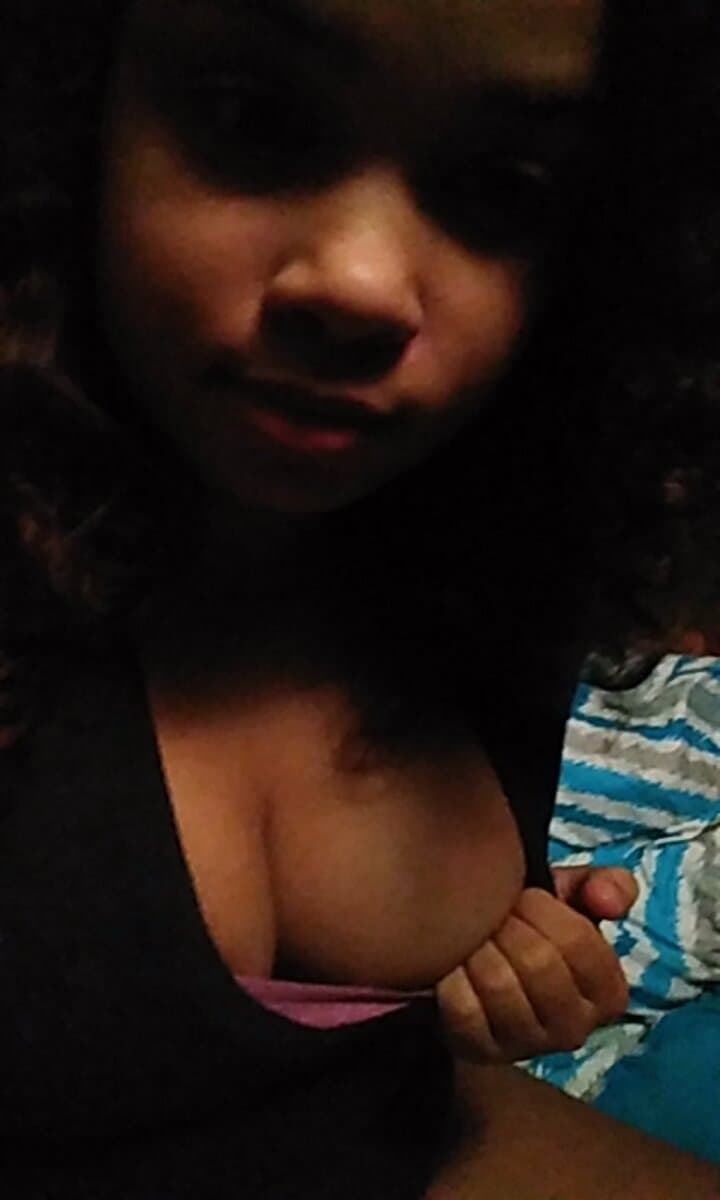 Real Ebony Girlfriend Leaked Rubbing her Clit and Fingering her Webslut Whore Pussy and Shows Nudes