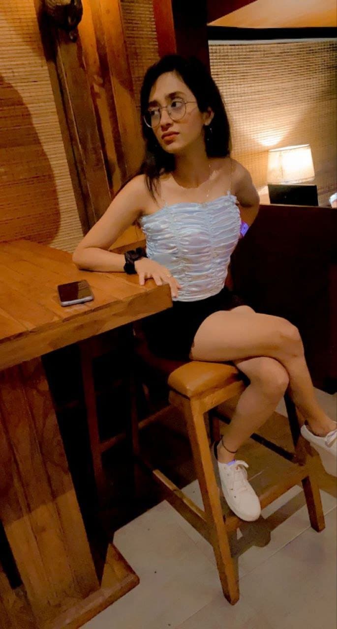 Desi Indian Horny Beautiful Club Girl With Different Guys Full Nude & Sucking Dick Blowjob