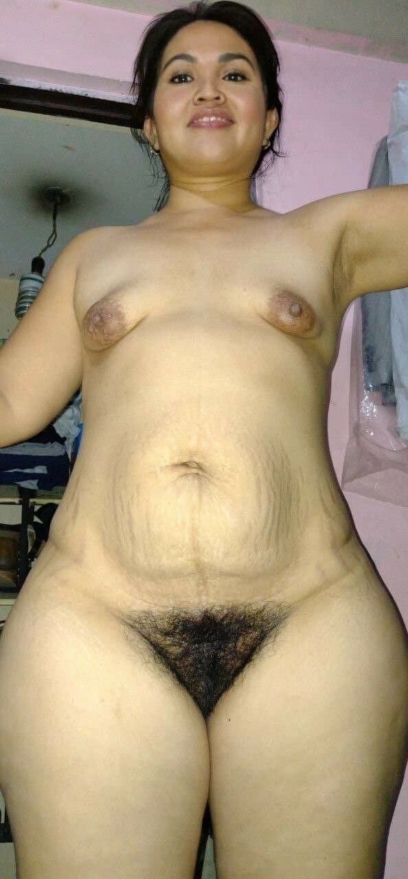 Small titties,  stretch marks and bush