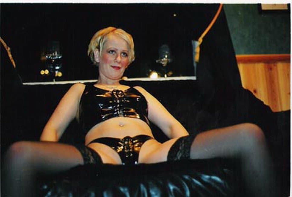 Sexy Milf Pam In Sexy Lingerie