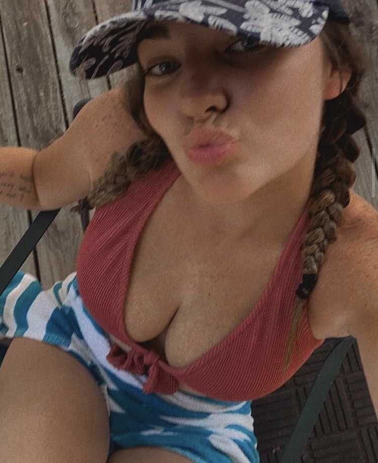 I need something bigger than my bf!!! Kik me: WhytTheSlut