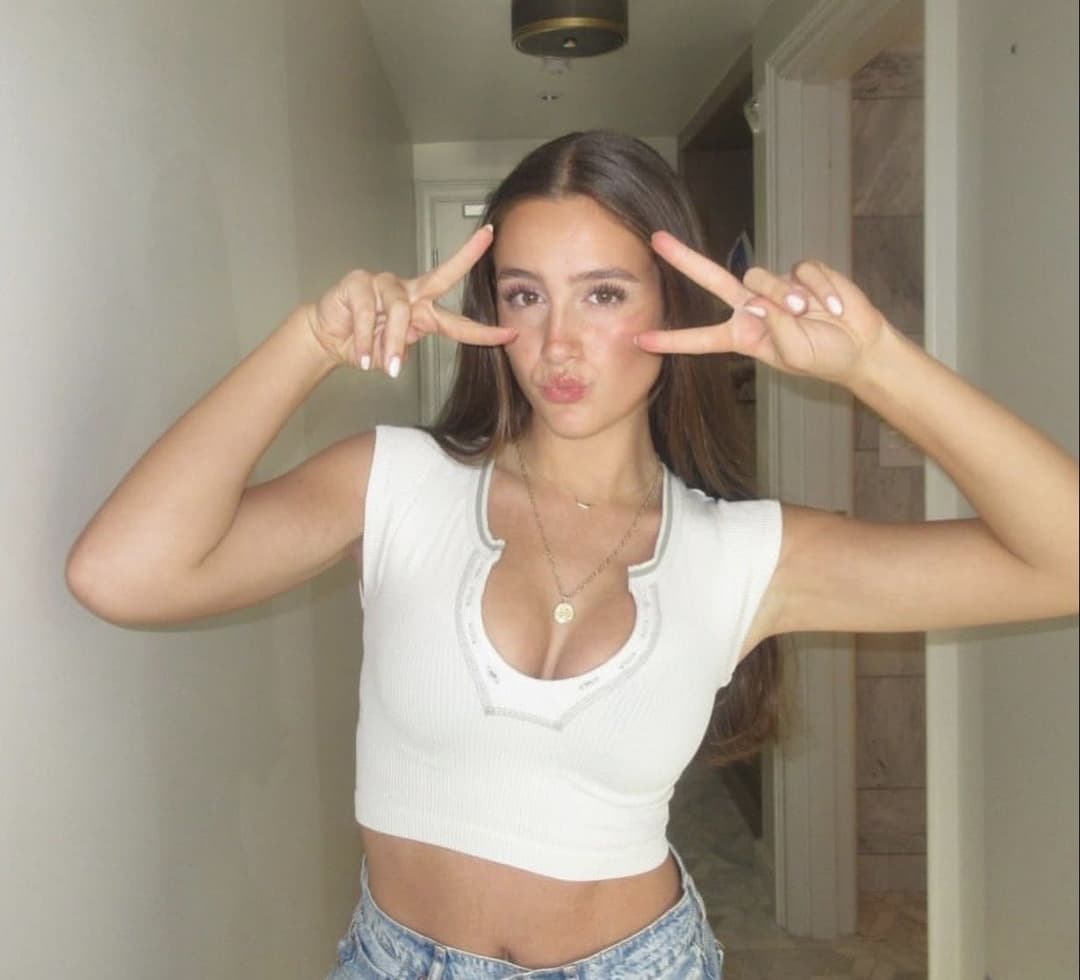 Exposing hot hs teen slut Molly Dunn, such a cock tease. Dm me for her info and to degrade and trib