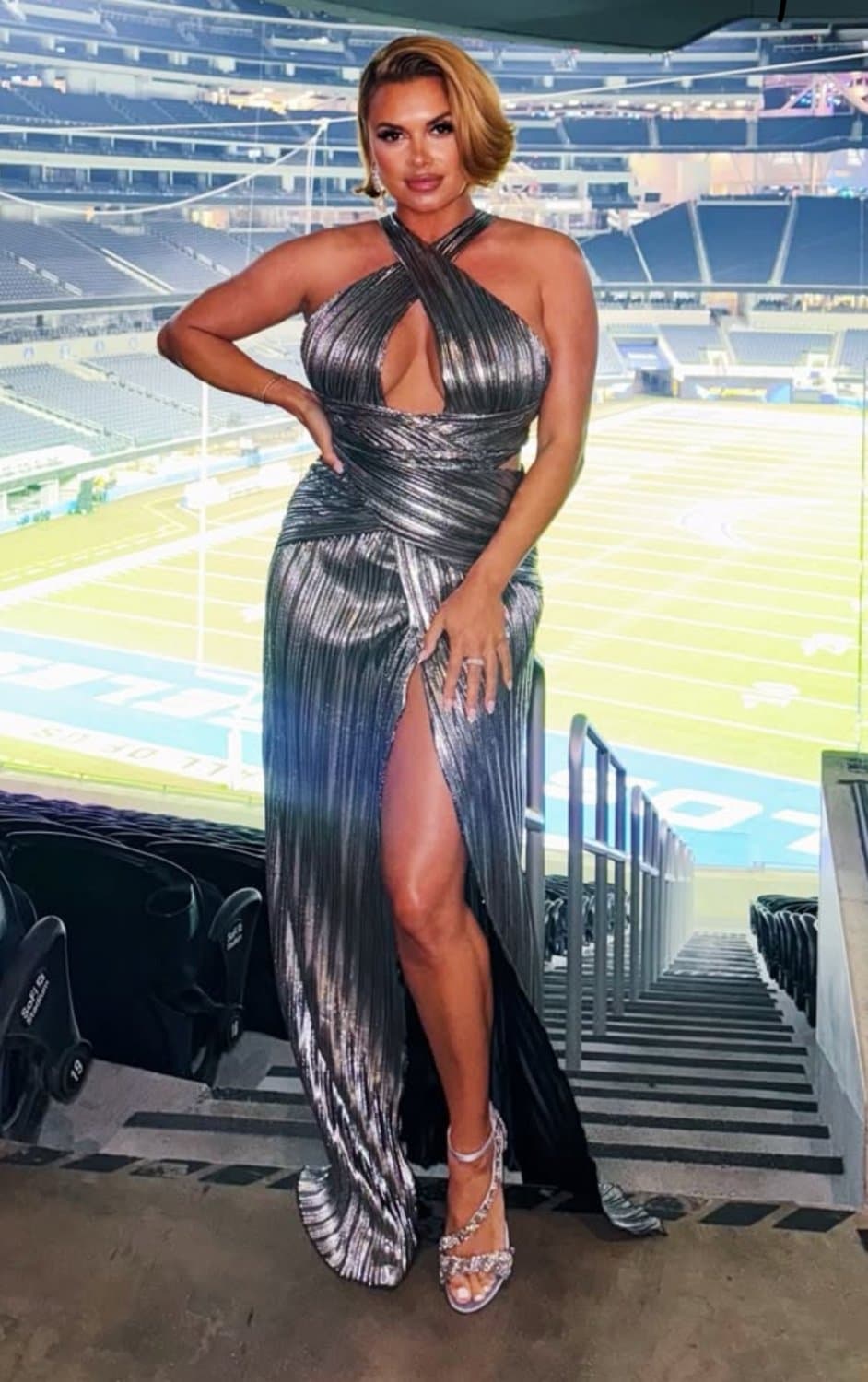 No wonder Joy Taylor got passed around by people at Fox. Milf nigga dresses like a fucking whore