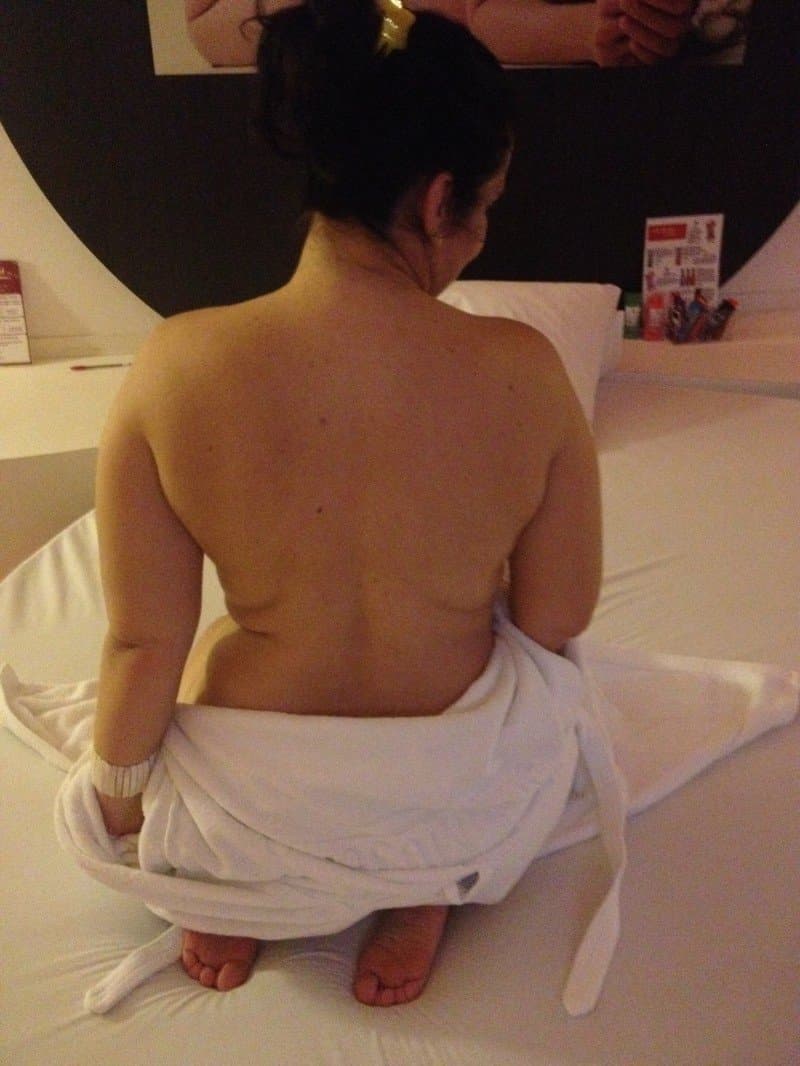 Tia Neide me pediu pra levar ela no motel para ela tirar umas fotos sexy .Eu devia ter comido ela?