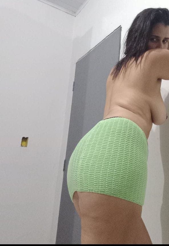 Meu amigo que está a fim de ser corno pediu pra exibir ela, será que ela vai conseguir ser corno