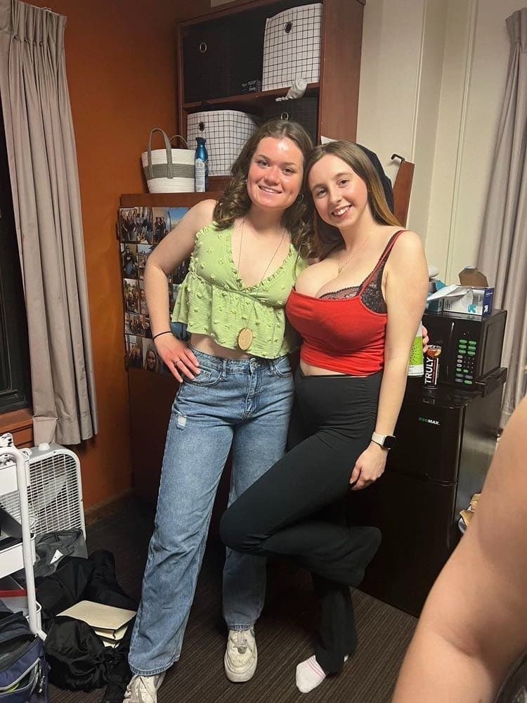 Busty college girl Br1dg3t