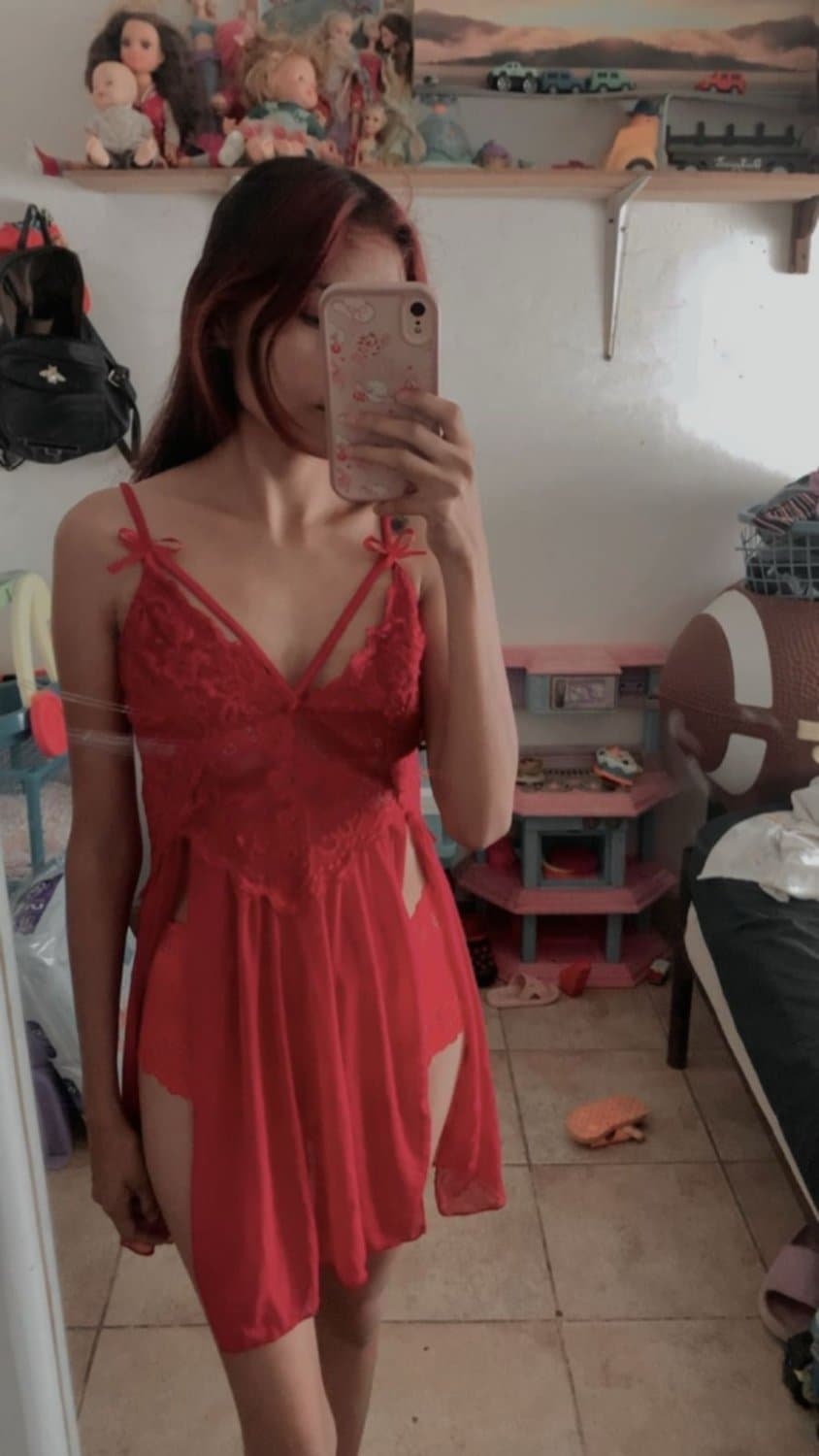 Lesli Michel, una flaquita bien putita que le encanta enseñar sus ricas tetas ?