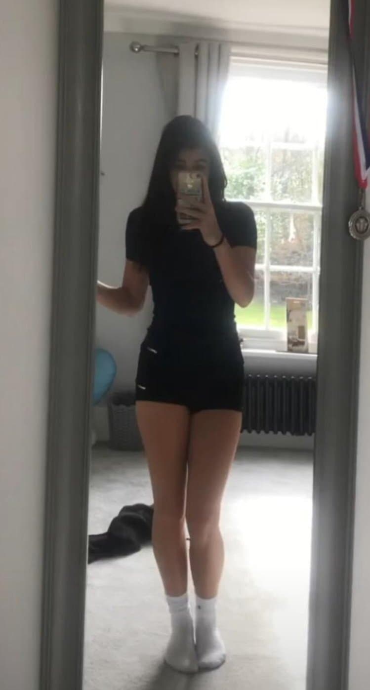 18yo Annabel loves to show off her teen body ;)