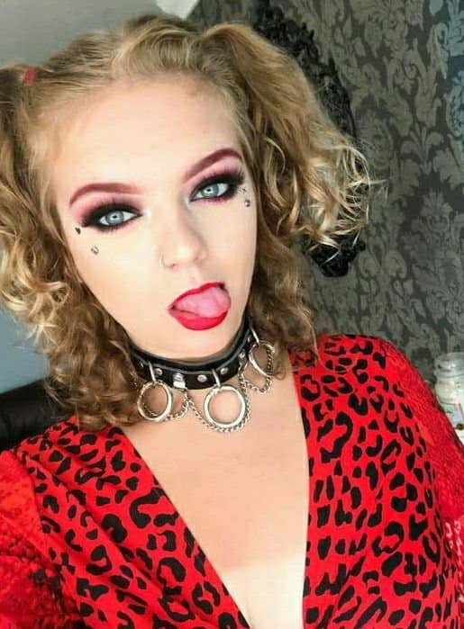 Holly 19 Slut with her Sextoys