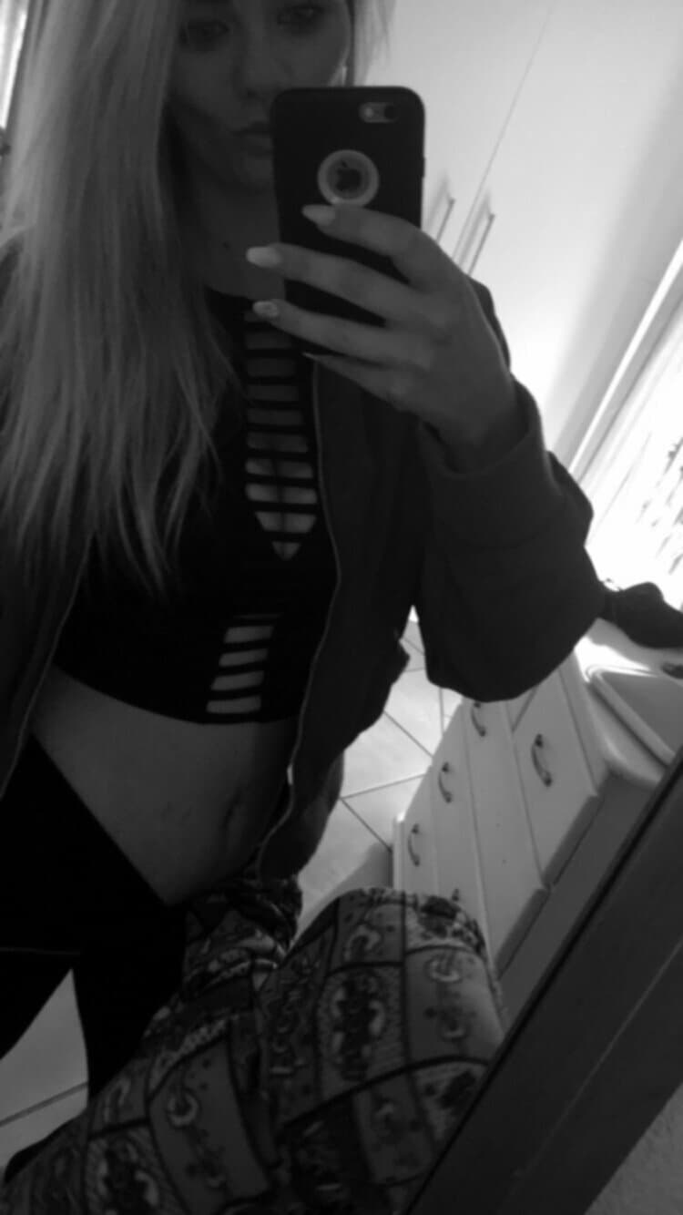 Bridget Sexy chatpic slut repost to your page Before she goes private get her on the hot page