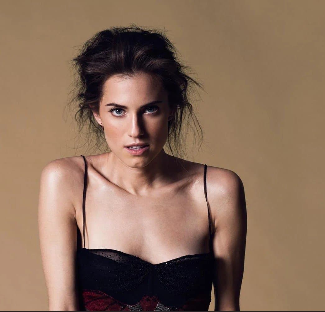 Petite brunette actress Allison Williams lures you to goon with her sexy eyes