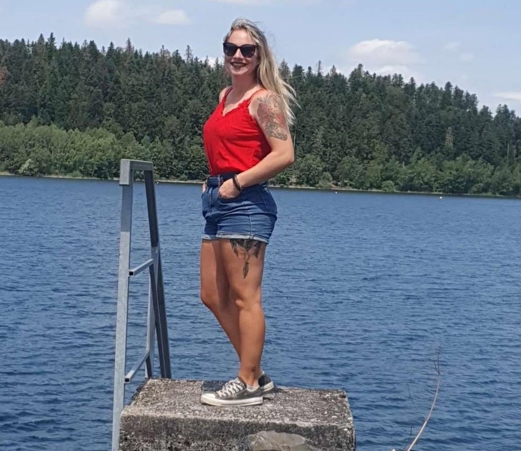 Chienne française à baiser