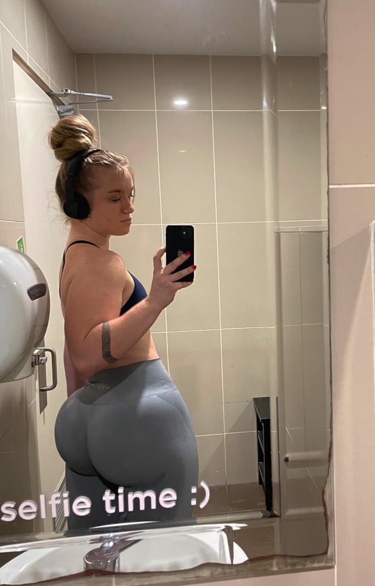 Click to view full size Sexiest PAWG alive ?