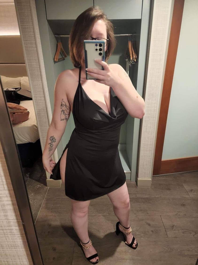 Risk, love hearing how hung bulls would fuck my pawg wife kik thebiggooner or dm