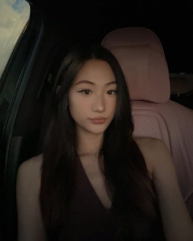 Sexy petite ABG teen Pauline