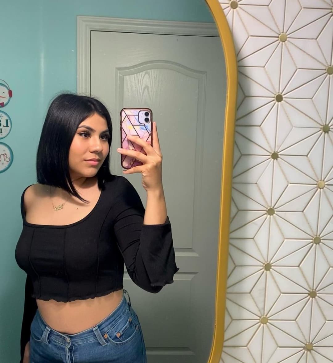 Petite Latina coworker finally sent the nudes