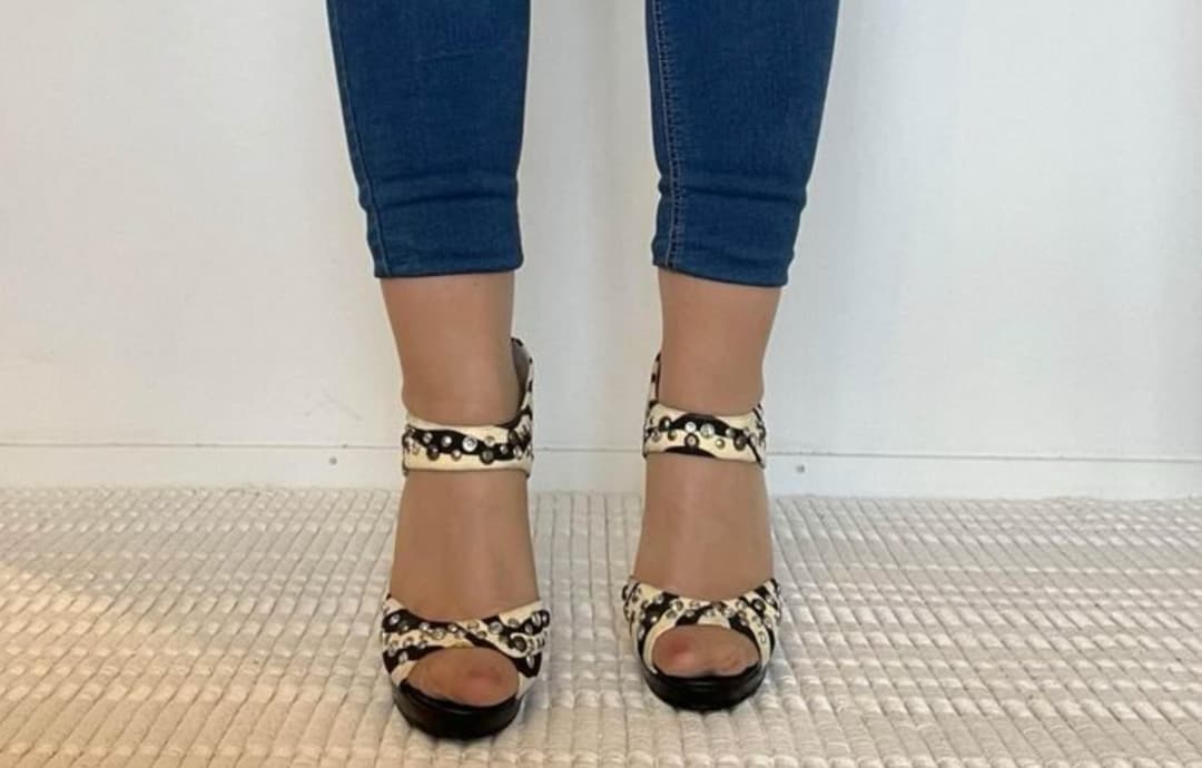 Tan Nylon in High Heels ???