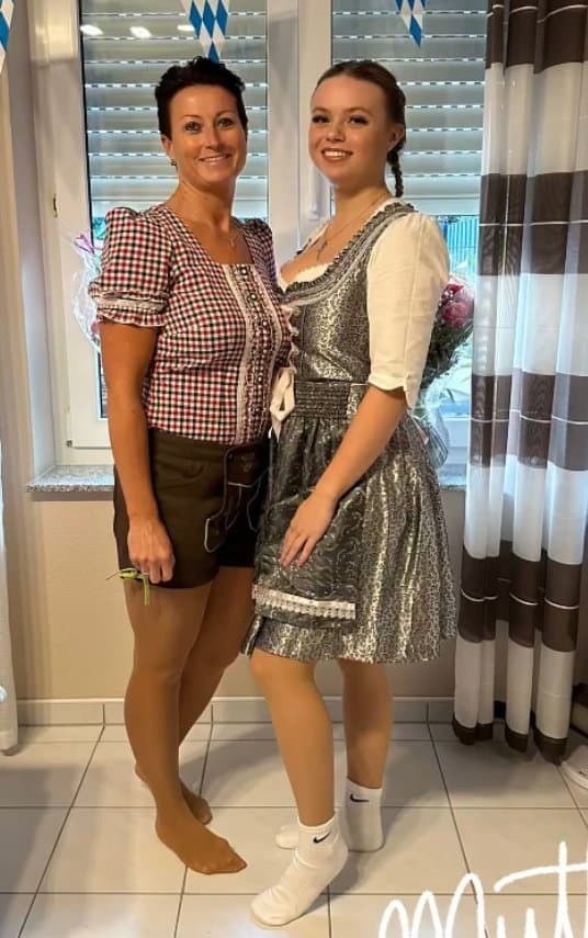 Would you fuck this German Mom and Daughter Duo? | Würdet ihr dieses Mutter Tochter Duo ficken?