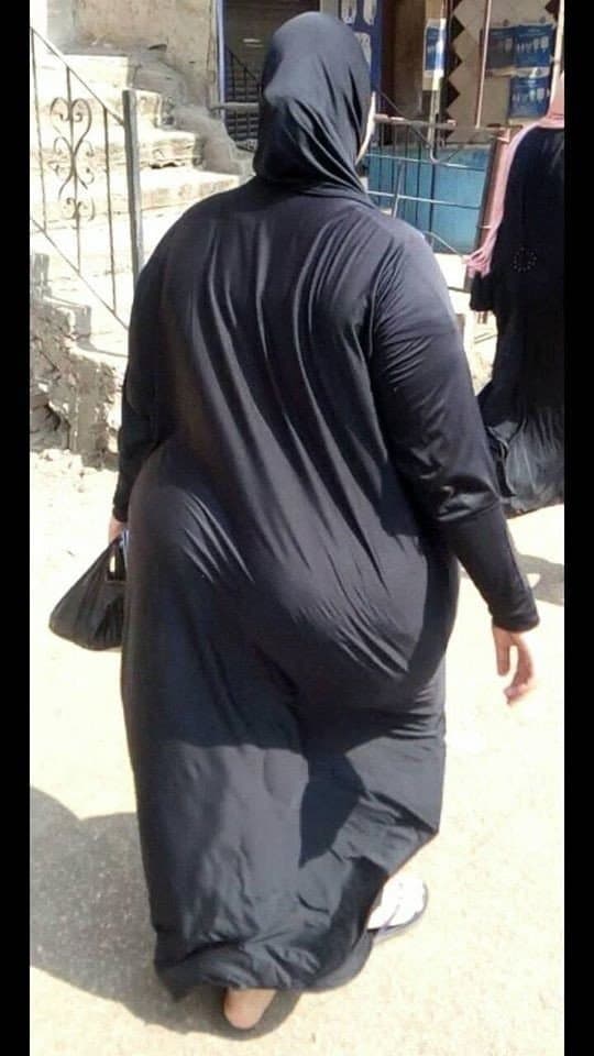 Hijab arabian milf in street ?hidden camera