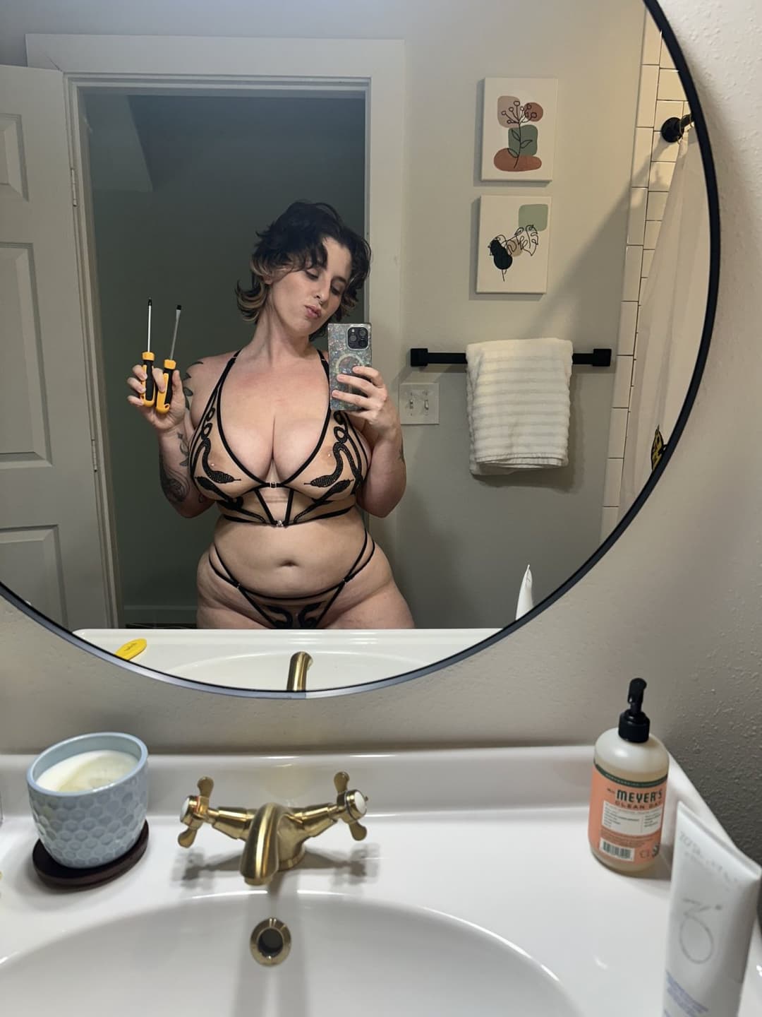 NYC Lesbian and Tik Tok E-Mommy All Natural Body