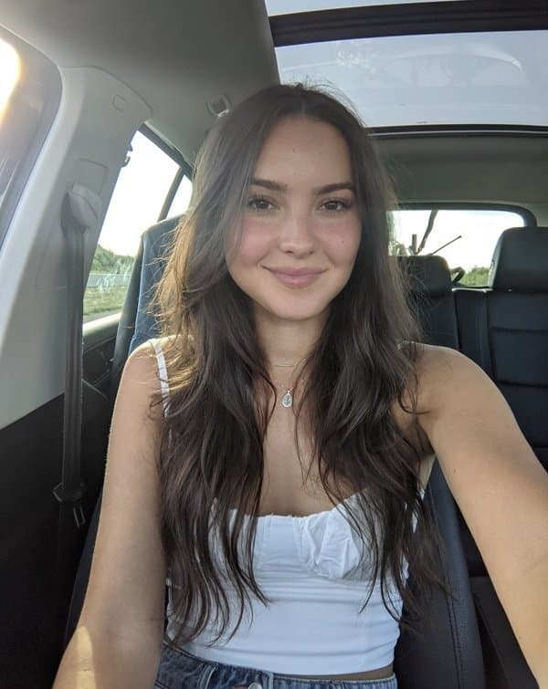 Her smile gets me throbbing