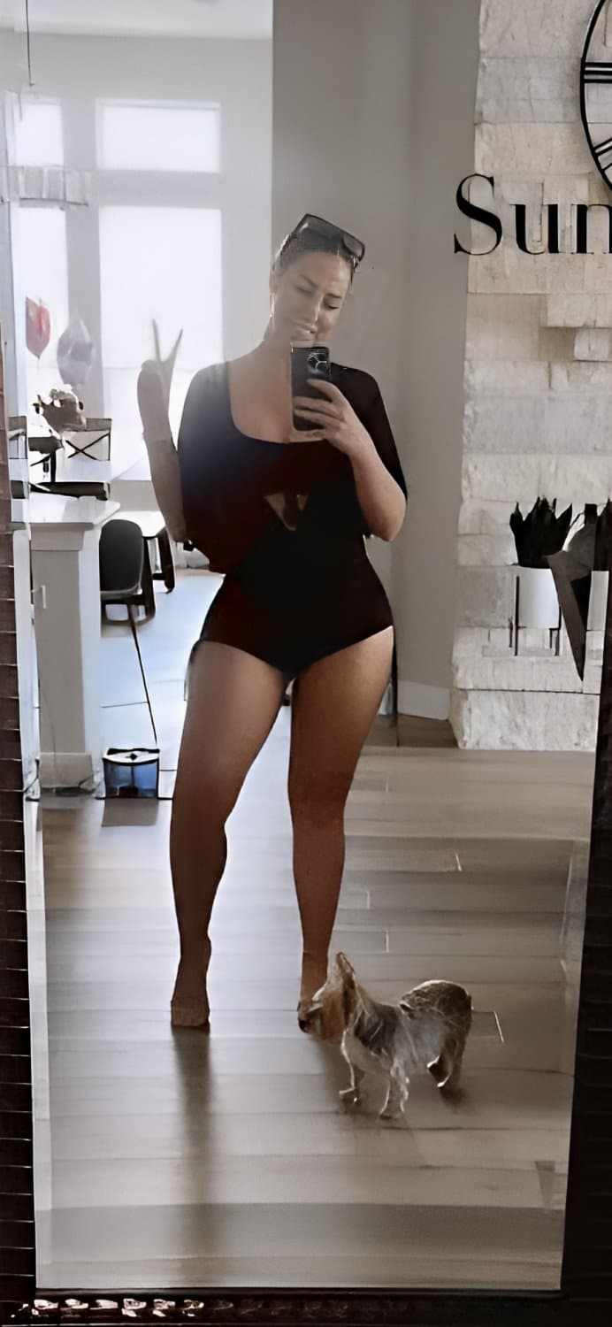 Click to view full size Texas TikTok milf Robyn fields