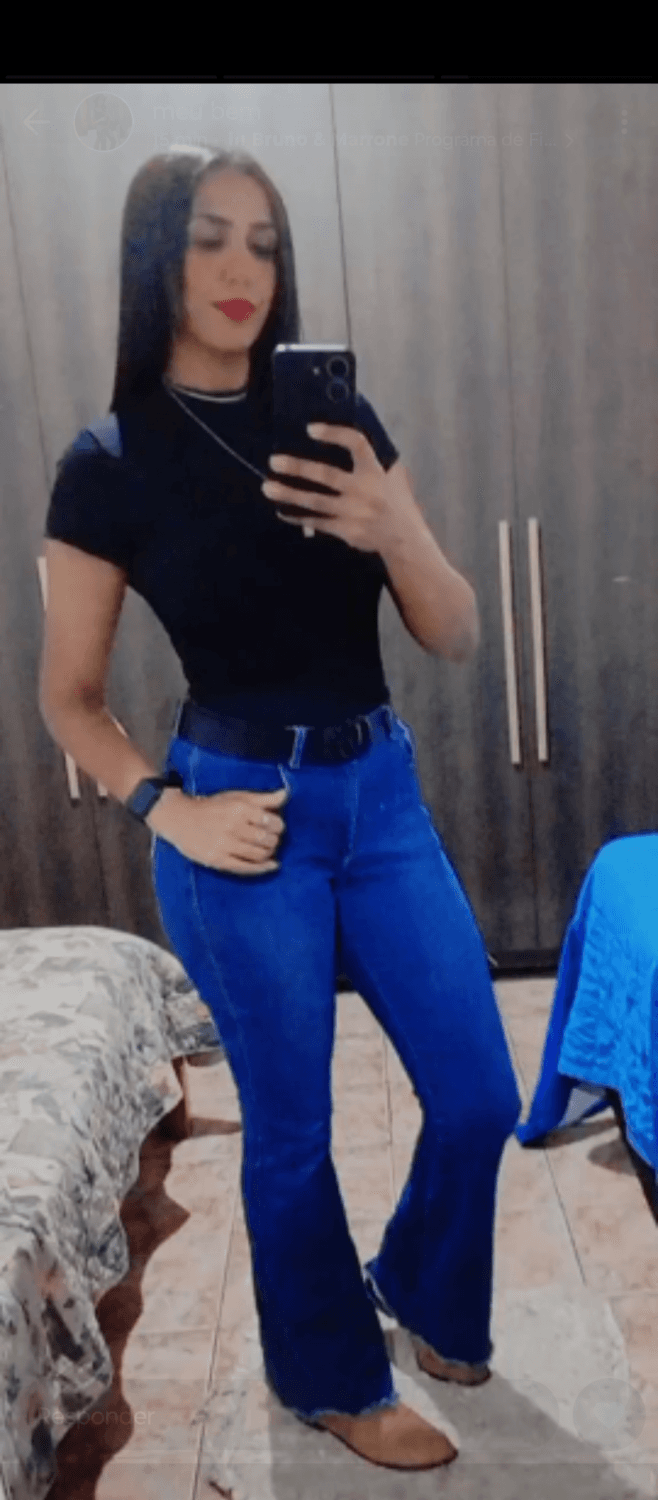 mi amore no serviçooo, tenho um album com 430 midias dela ( so flagras da raba)