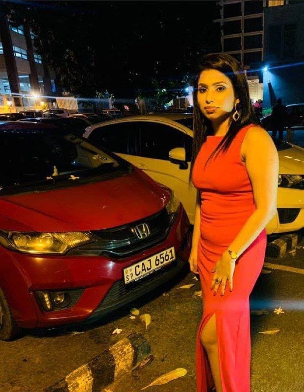 Desi Cute Indian/Sri lanka Busty Newly Married Rich Wife Homemade Doggy Fucking & Blowjobs