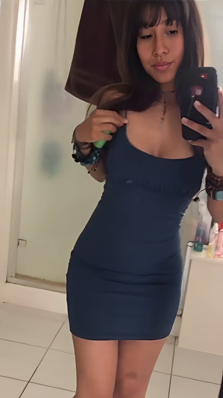 Cocksleeve gabbie showing herself off