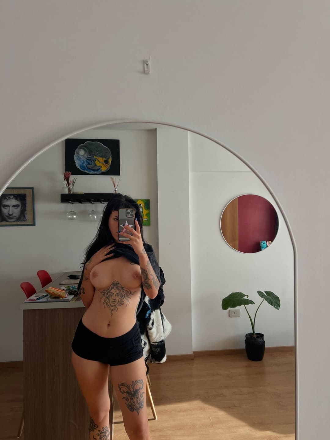 Mari Mari rolinga mostrando las tetas