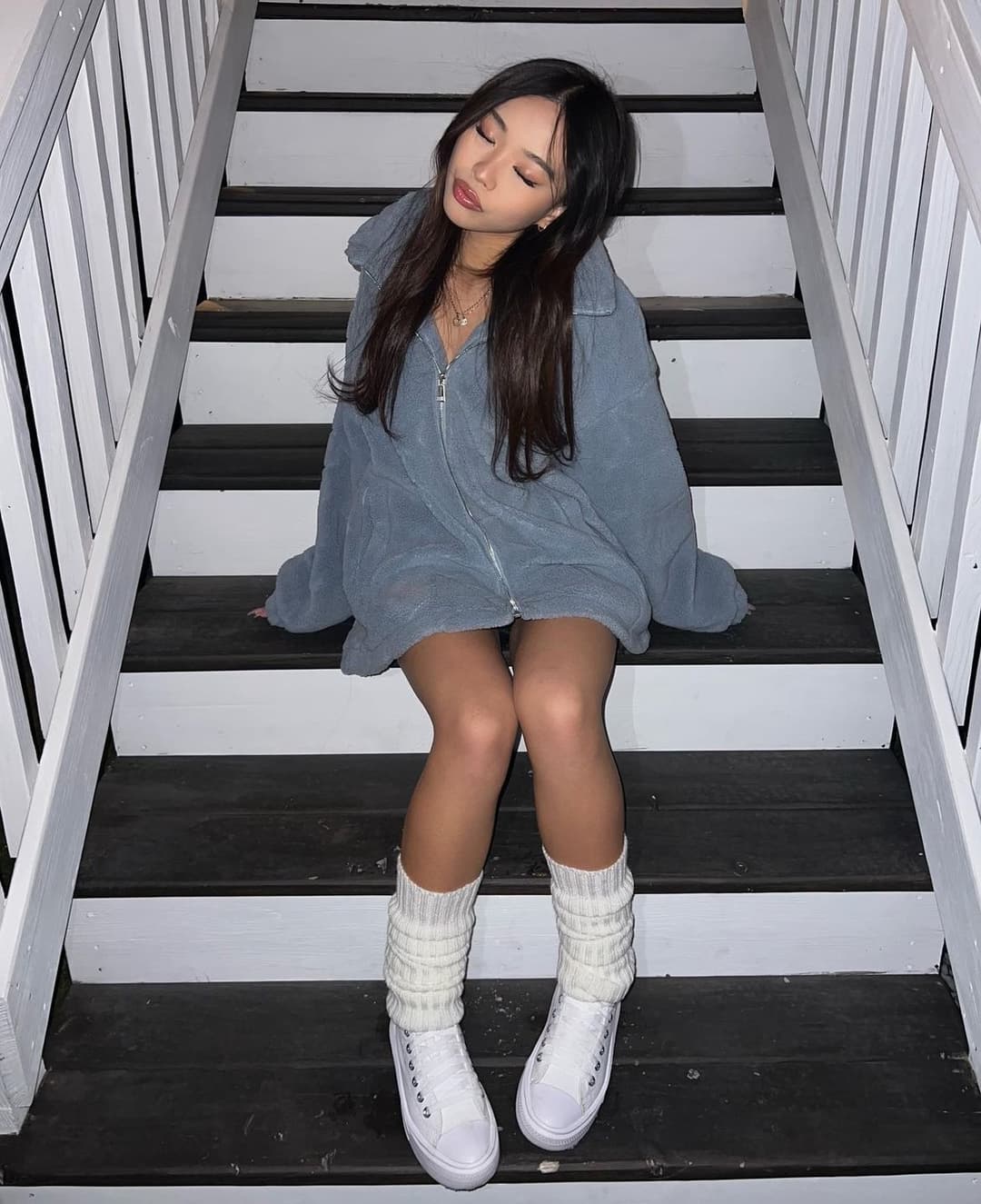 good asian girl getting ready to fuck in the car