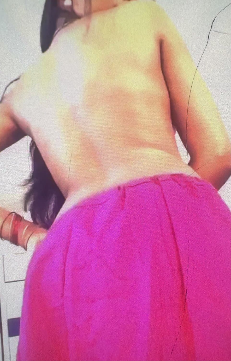 Desi hot girl showing ?